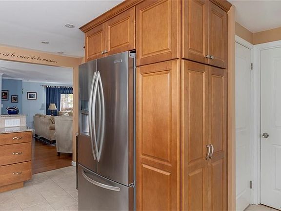 3rd image of 126 Ashford Ave