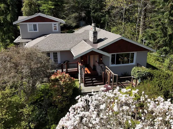 2229 Arbutus Rd, Saanich, BC V8N 1V2