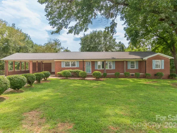 76 Riverside Dr, Cramerton, NC 28032