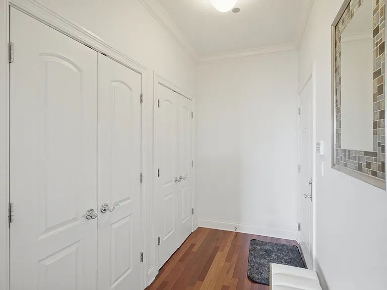2801 N Oakley Ave #203 — Photo 13