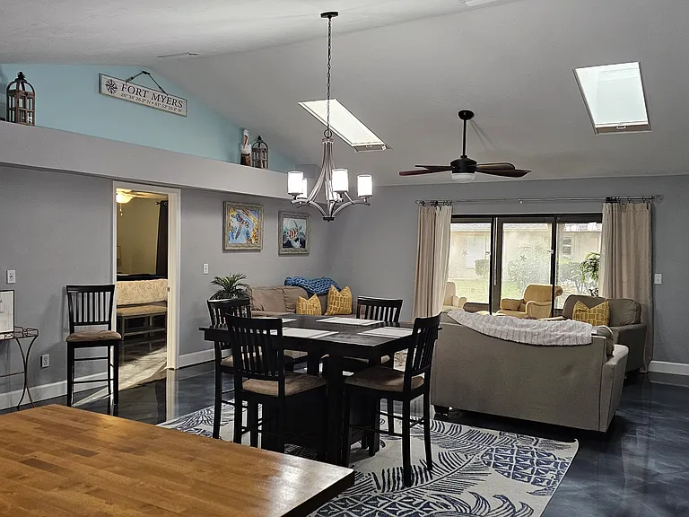 11131 Caravel Cir — Photo 12