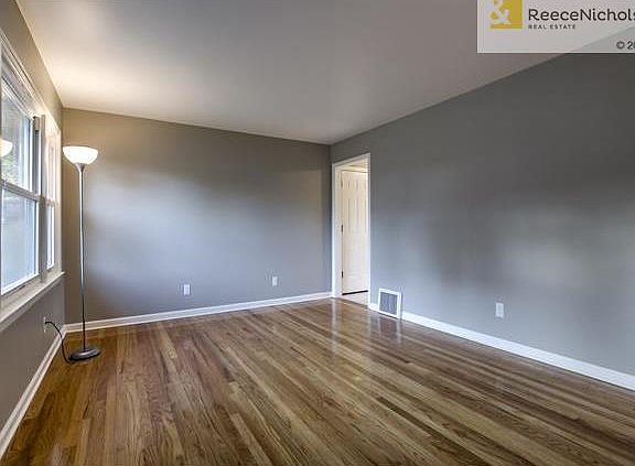 4th image of 512 W 91st Ter