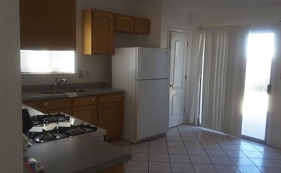 3rd image of 3485 Yellow Rose St
