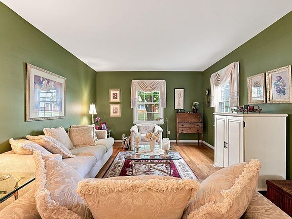 2nd image of 2224 Markham Ct