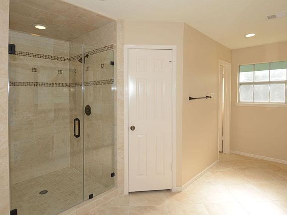 5th image of 2115 Riverlawn Dr