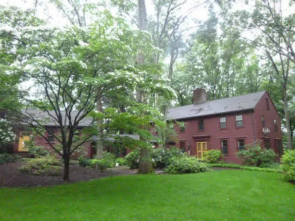 34 George F Willett Pkwy, Norwood, MA 02062