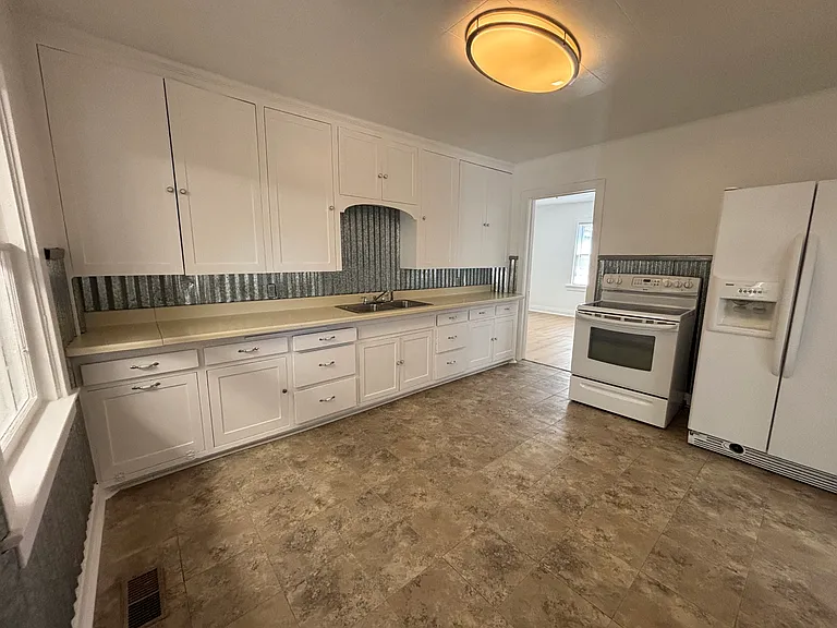 801 Ridge Ave — Photo 3