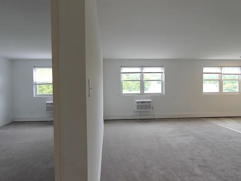 West Walnut Lane Apartments — Photo 25