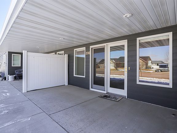 3rd image of 206 36th Ave NE