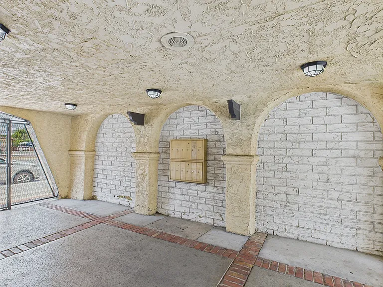 Sepulveda Landmark — Photo 56