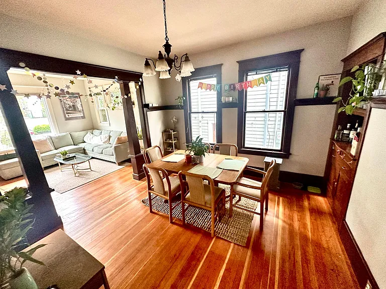 2217 Franklin Ave E — Photo 11