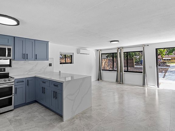 5th image of 4937 SW 28th Ave