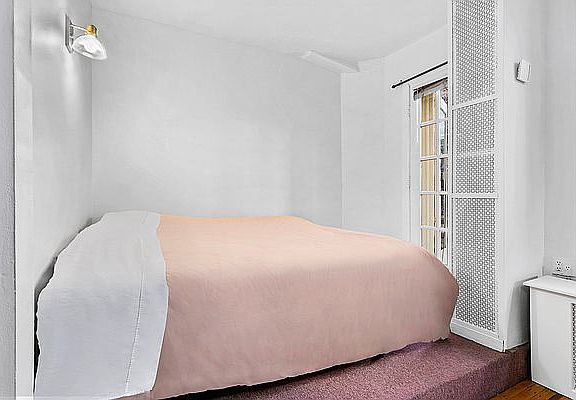 4th image of 305 W 89th St APT 2R