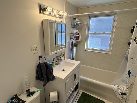 4th image of 14 Lourdes Ave #2