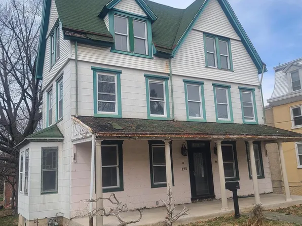 226 S 4th St, Darby, PA 19023