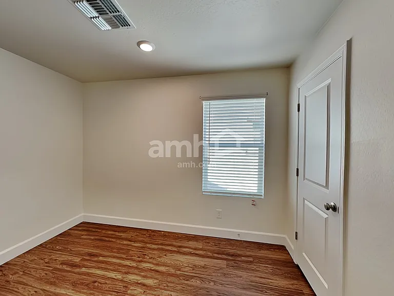 670 W Laredo Ave — Photo 13