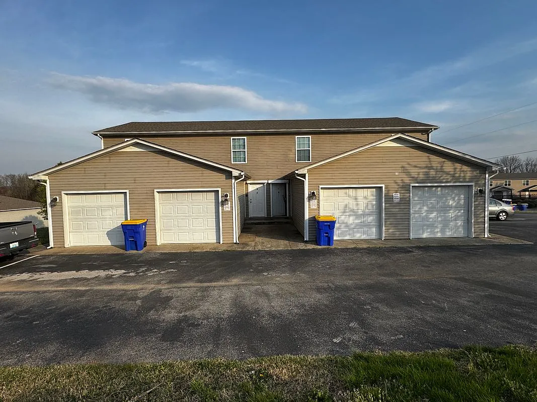 2 bed, 1.5 bath, 1058 sqft, $1,150 — Photo 1