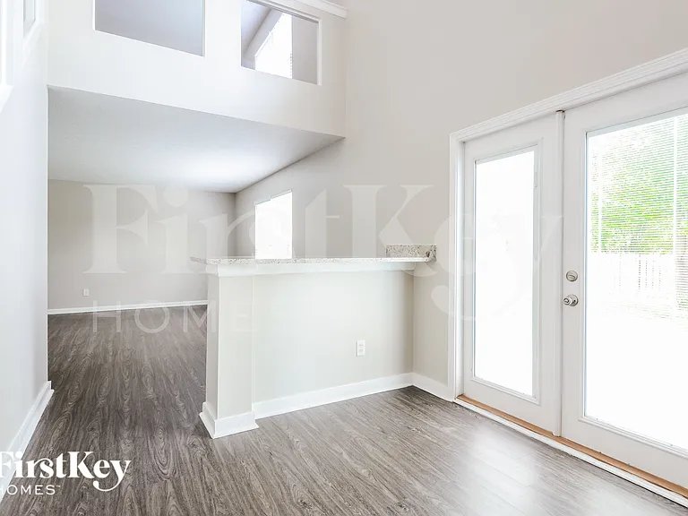 7025 Village Oaks Dr — Photo 8