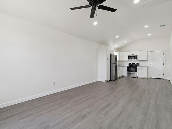 4th image of 1087 Schubert Ln #C