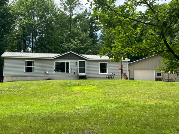 22541 200th Ave, Tustin, MI 49688