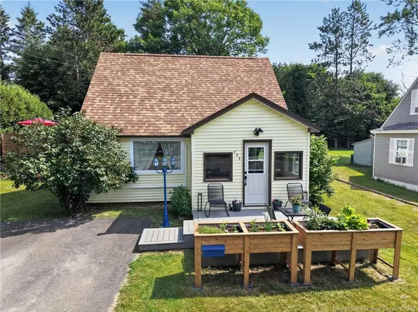 739 Athlone St, Fredericton, NB E3A 3A8