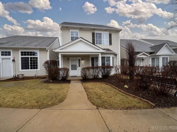 218 E Victoria Cir, North Aurora, IL 60542