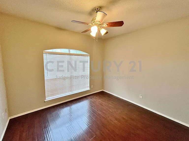 1222 Harvard Ln — Photo 16