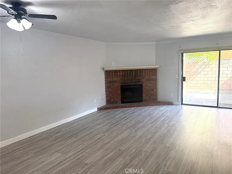 1004 S Mountain Ave — Photo 2