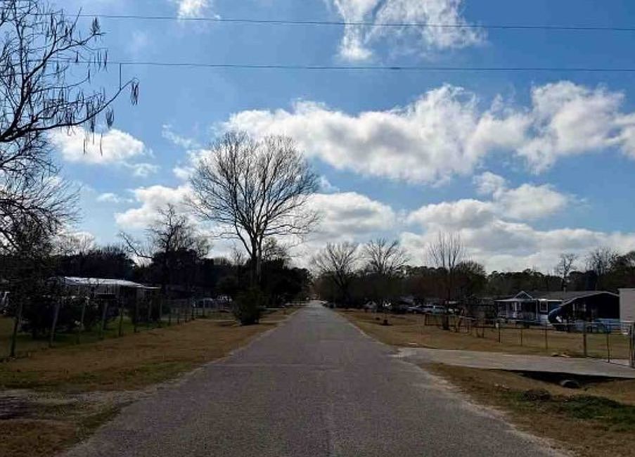 Exterior Neighborhood (street photo)