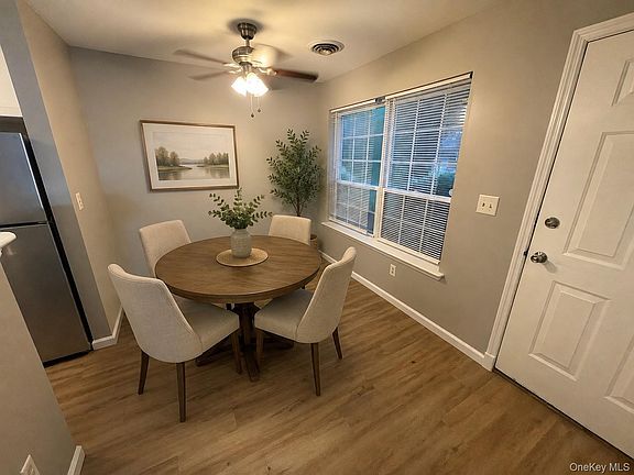 3rd image of 1902 Rosewood Ct
