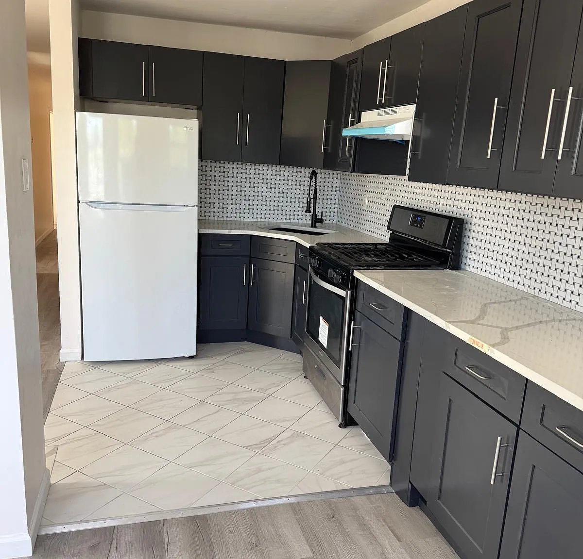 3 bed, $3,300 — Photo 4