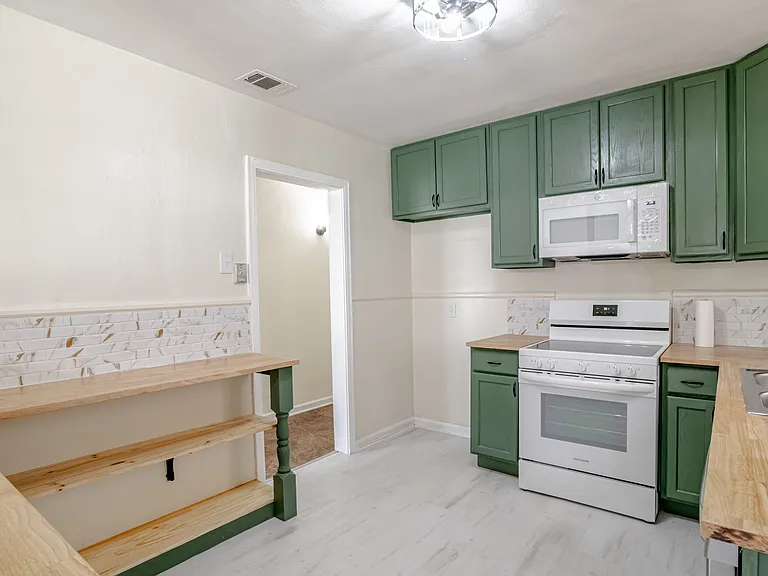 3057 Kendale Dr — Photo 6