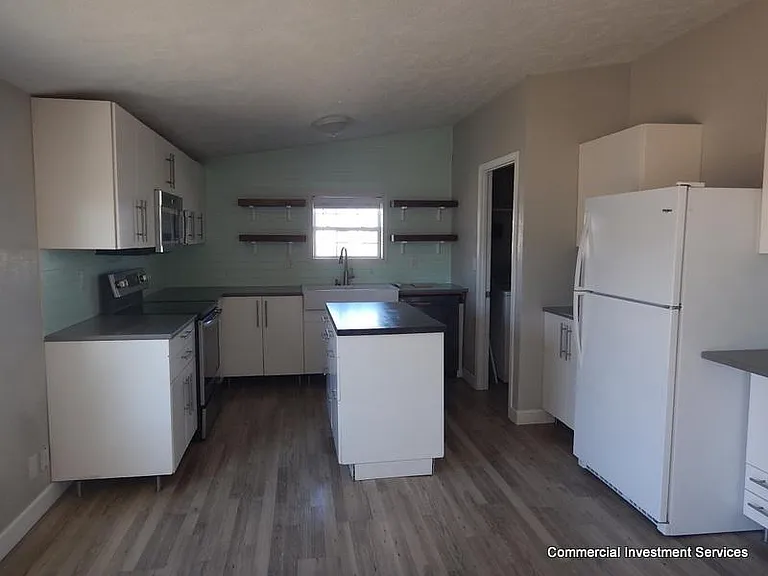 1328 Bridle Dr — Photo 8