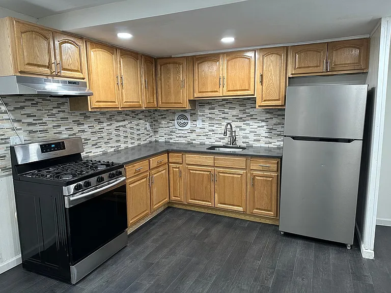 402 N 3rd St #1F — Photo 1