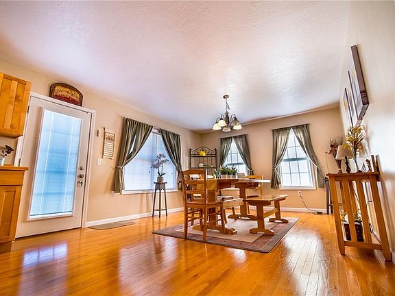 4th image of 32958 Carpenter Dr