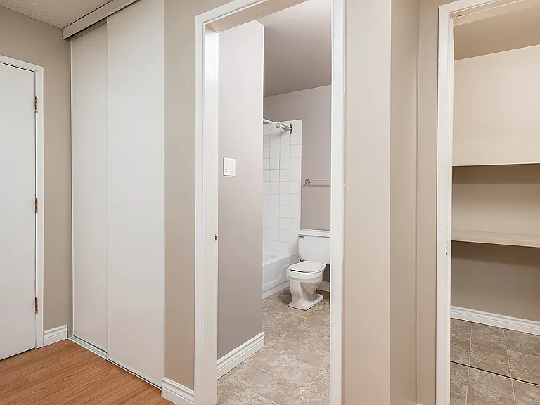 6 Gainsborough Ave — Photo 18