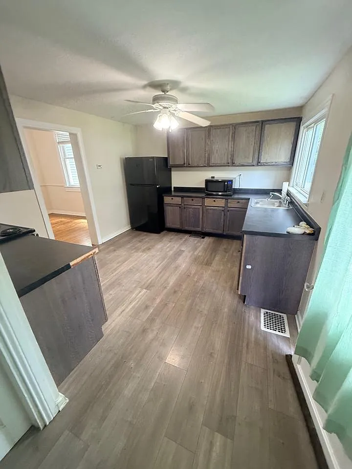 3 bed, 1.5 bath, 1550 sqft, $1,525 — Photo 3