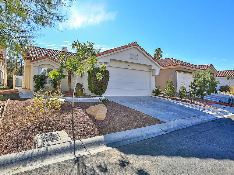 7705 Rockfield Dr — Photo 2