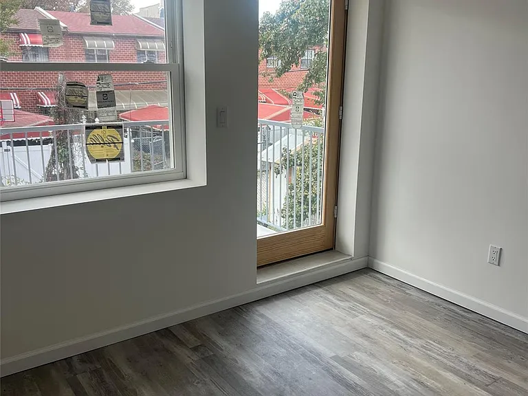 518 Thatford Ave #3 — Photo 3