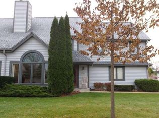 S75W17605 Harbor Cir, Muskego, WI 53150