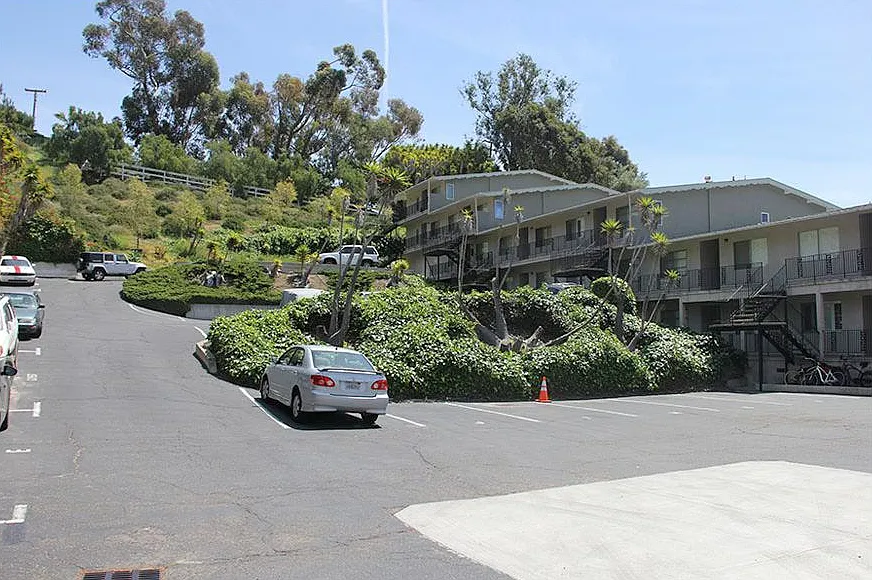 160 Evans Ave — Photo 2