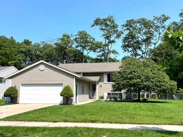 1428 Amberly Dr SE, Grand Rapids, MI 49508