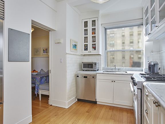 4th image of 290 W End Ave #7D