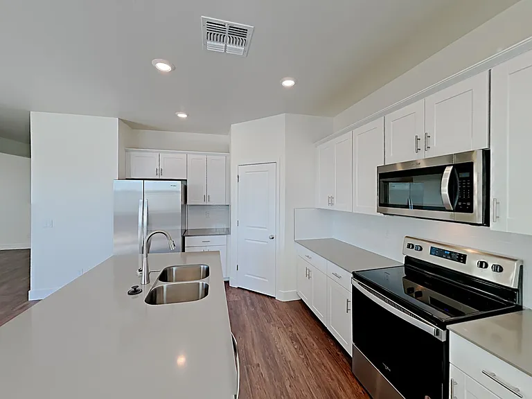 21425 S 231st St — Photo 2