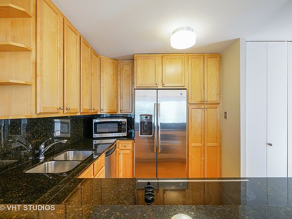 4th image of 211 E Ohio St APT 2416