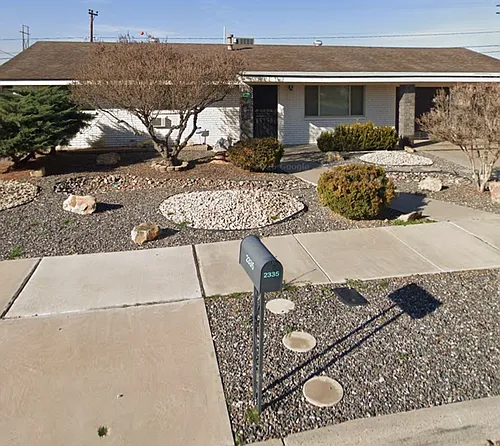2335 Desert Dr Photo 1