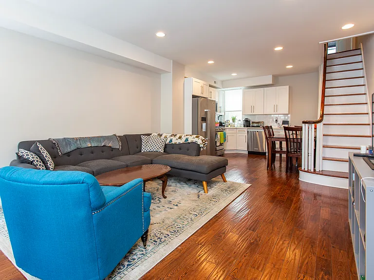 1711 Latona St — Photo 1