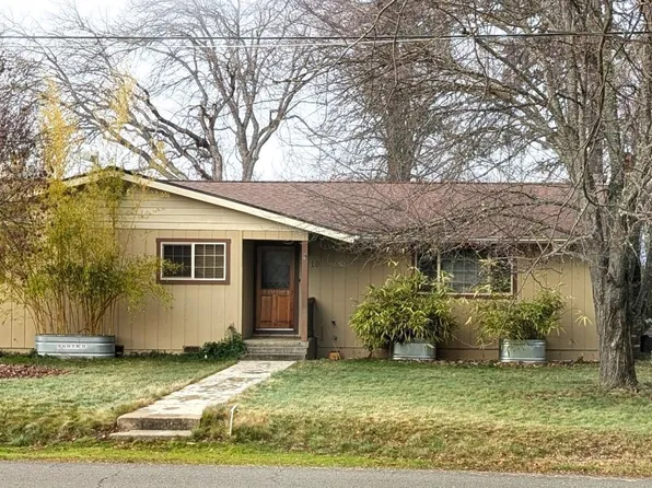 10 Gladys St, Hayfork, CA 96041