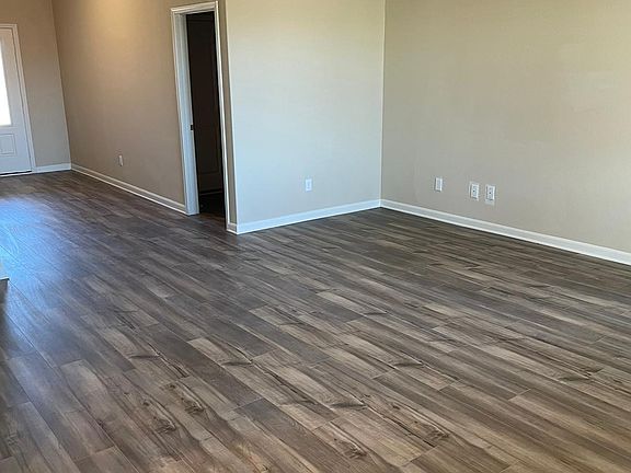 3rd image of 1032 Maidenhair Ln