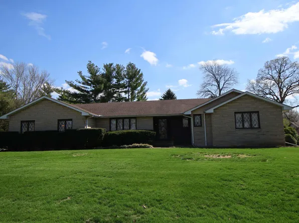 249 Whispering Oaks Dr, Metamora, IL 61548